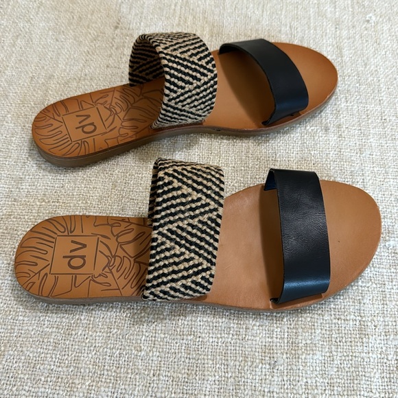 DV by Dolce Vita Black/Jute Slide Sandals - Picture 3 of 5